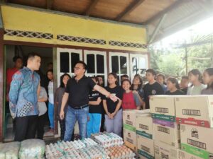 Dirut PT GNI Mr. Tony Zhou Yuan Santuni Anak Panti Kolonodale 