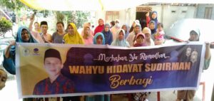 Relawan Waket I DPRD Morut Bagikan Sembako Ramadhan untuk Warga Desa Tompira