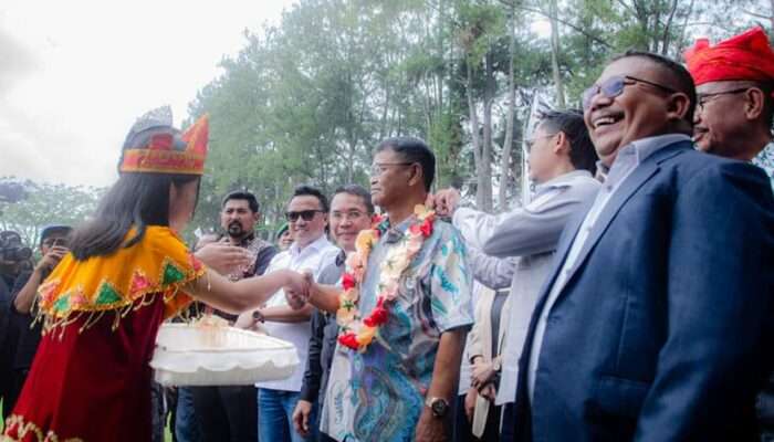 Gubernur Sulteng Buka Pertemuan Raya Pemuda Gereja GKST