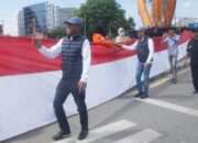 Hidayat-Andi Nur Lamakarate dan Pendukung Bentangkan Bendera Merah Putih Sepanjang 79 Meter