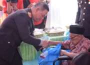 Kapolda Sulteng Serahkan Bansos dan Kursi Roda untuk Warga Poso