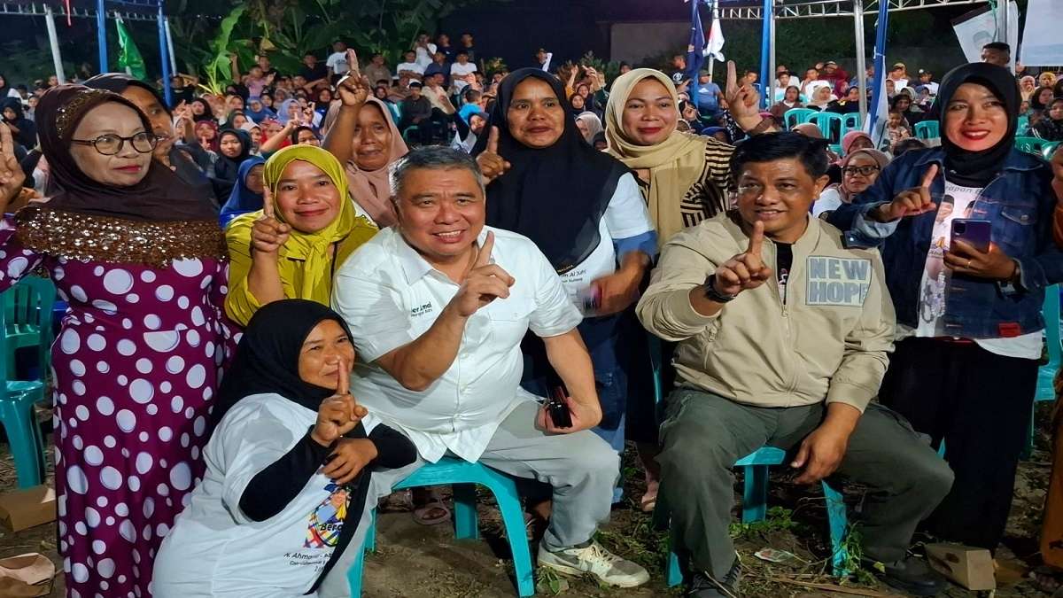 Ahmad Ali bersama Hidayat Lamakarate