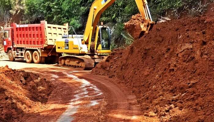 PT Palu Baruga Yaku Gerak Cepat Atasi Longsor di Jalan Poros Morowali Utara