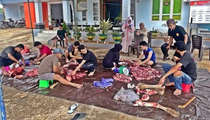 Kejari Morut Berbagi Daging Kurban Iduladha 2025