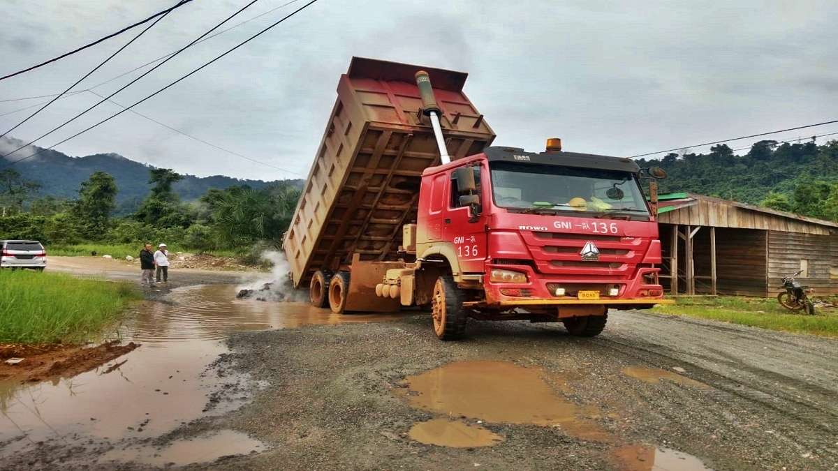 PT GNI Bantu Penimbunan Jalan
