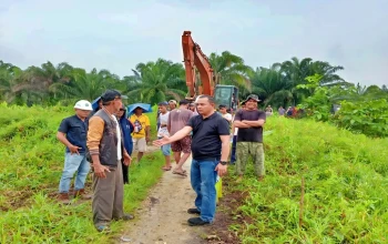 Pemdes Bunta Normalisasi Saluran PEnyebab Banjir