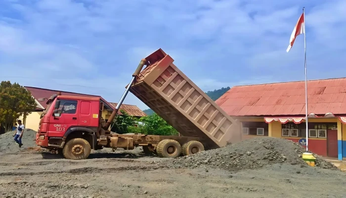 PT GNI Bantu SDN 2 Bunta dan SMPN 3 Petasia Timur Atasi Genangan Air