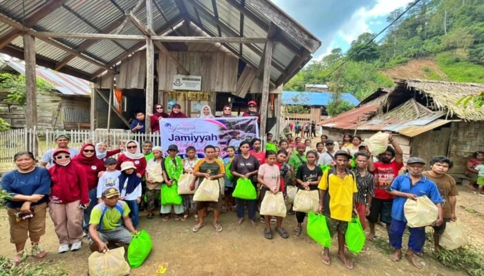 Jam’iyyah SD Islam Al Azhar 63 Palu Salurkan Bantuan Korban Gempa Sigi